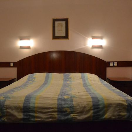קומאנובו Hotel Mimoza מראה חיצוני תמונה