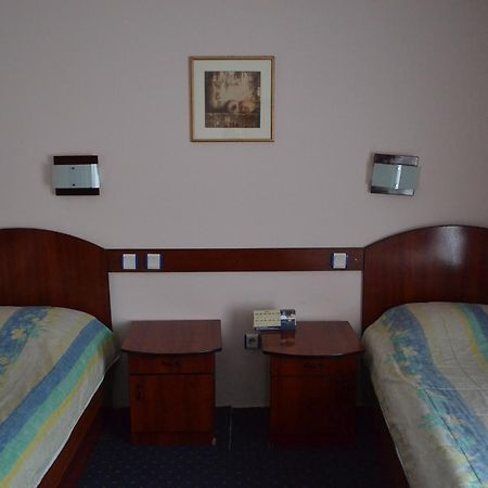 קומאנובו Hotel Mimoza מראה חיצוני תמונה
