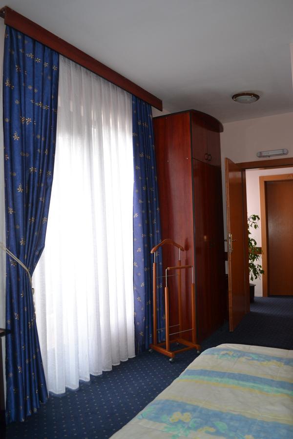 קומאנובו Hotel Mimoza מראה חיצוני תמונה