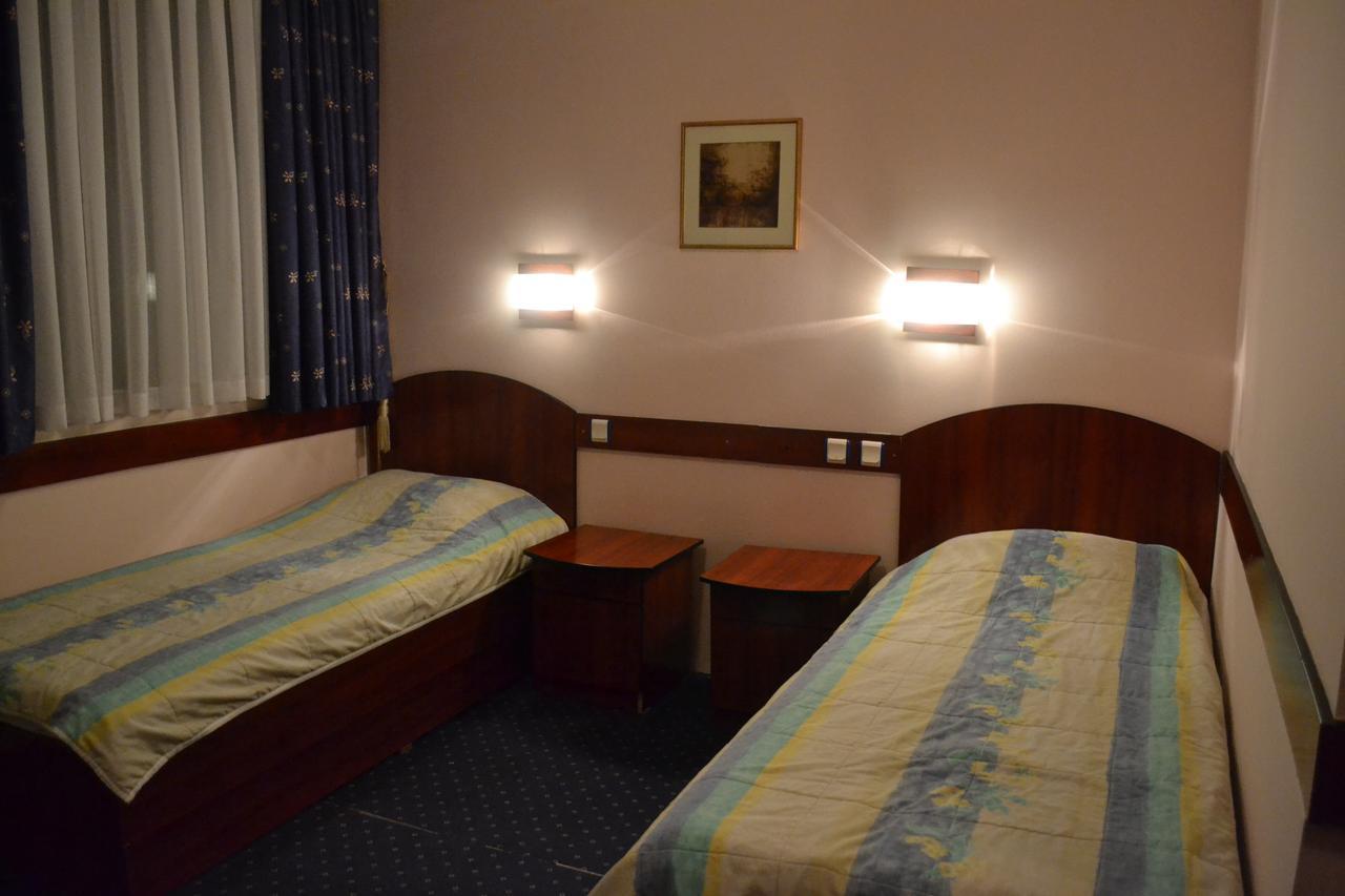 קומאנובו Hotel Mimoza מראה חיצוני תמונה