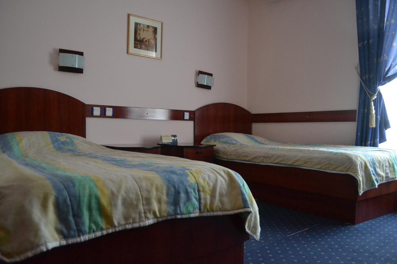 קומאנובו Hotel Mimoza מראה חיצוני תמונה