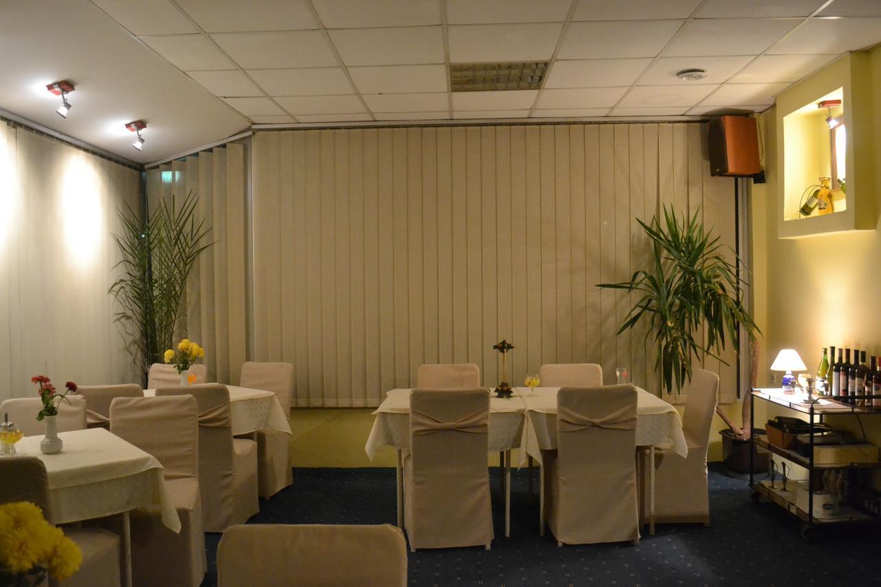 קומאנובו Hotel Mimoza מראה חיצוני תמונה