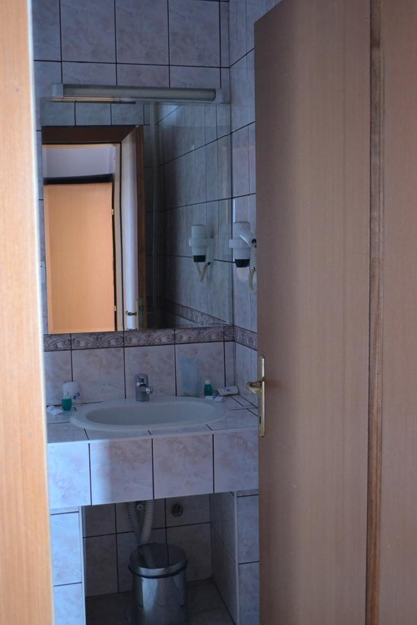 קומאנובו Hotel Mimoza מראה חיצוני תמונה