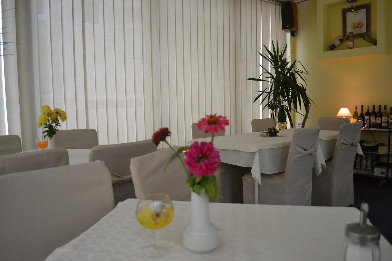 קומאנובו Hotel Mimoza מראה חיצוני תמונה