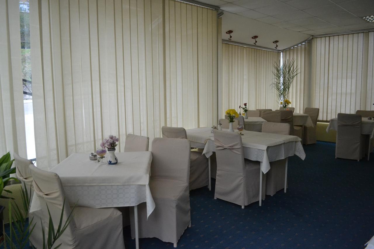 קומאנובו Hotel Mimoza מראה חיצוני תמונה