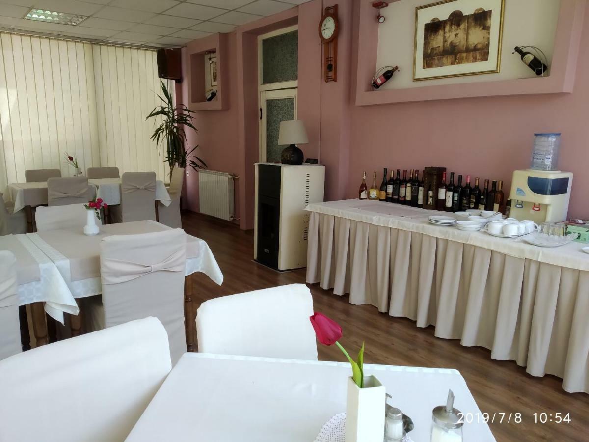 קומאנובו Hotel Mimoza מראה חיצוני תמונה